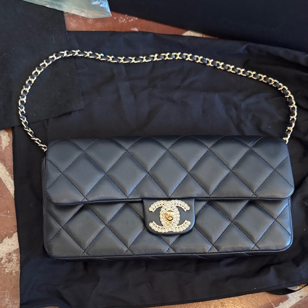 Chanel Elegant Black Clutch on Chain